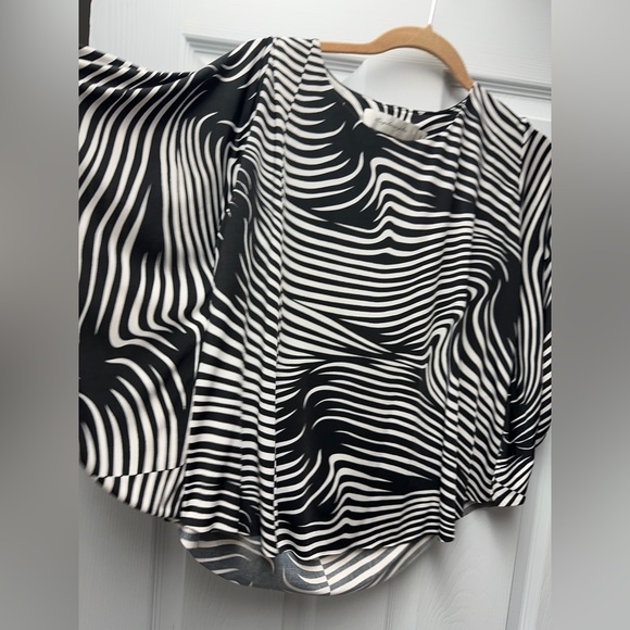 Zebra patterned rounded bottom top with open back with a cowel type opening. - Picture 2 of 4